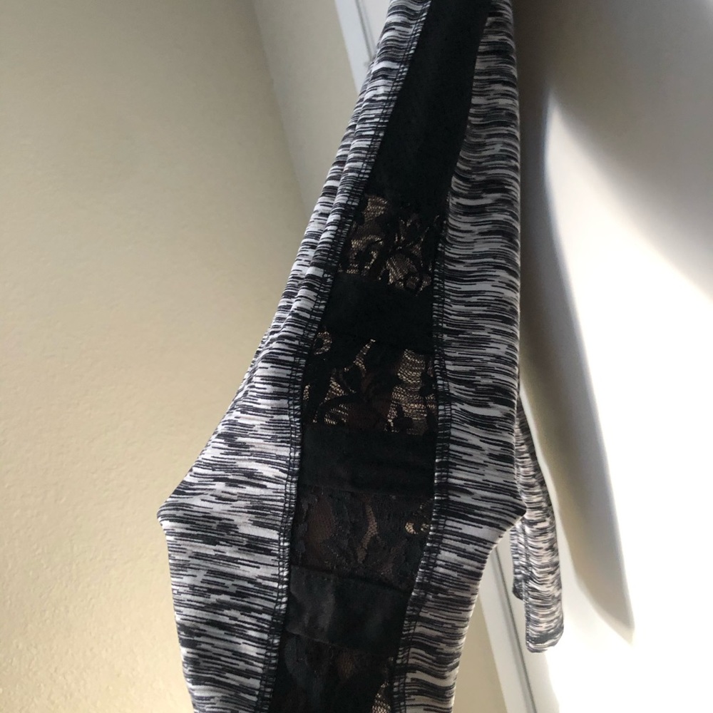 Game Time soft Patterned Workout Leggings. - Picture 2 of 4